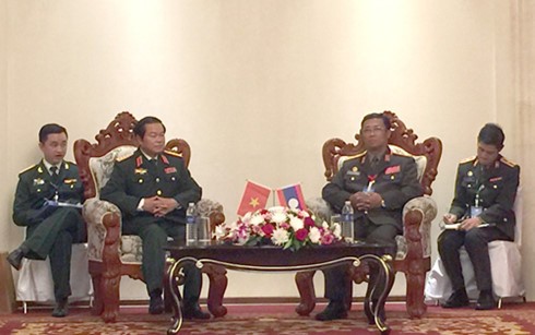 Bilaterale Treffen des Generals Do Ba Ty am Rande der ADCFIM-13