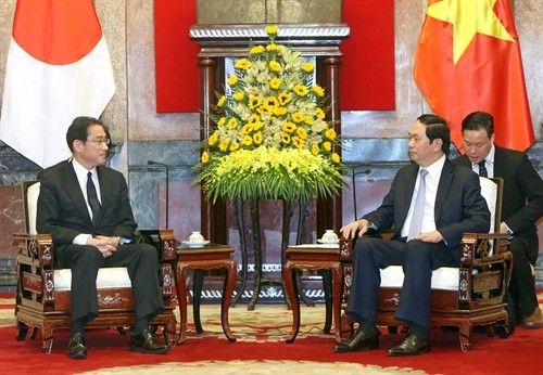 Staatspräsident Tran Dai Quang empfängt den japanischen Außenminister Fumio Kishida