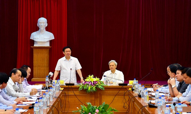 Vizepremierminister Vuong Dinh Hue tagt mit Generaldirektion für Statistik