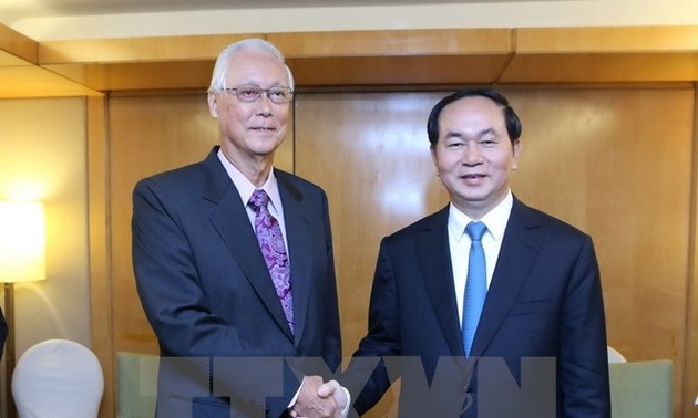 Staatspräsident Tran Dai Quang beendet den Staatsbesuch in Singapur