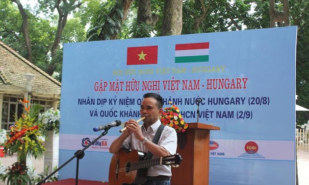 Freundliches Treffen zur Verstärkung der Zusammenarbeit zwischen Vietnam und Ungarn