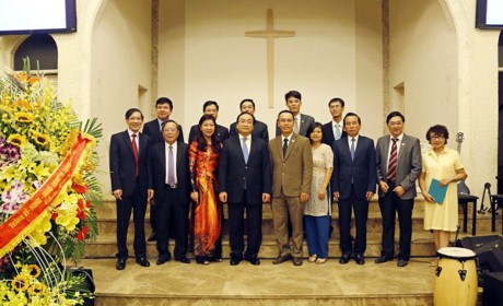 Sekretär der Parteileitung der Stadt Hanoi beglückwünscht die Evangelische Kirche