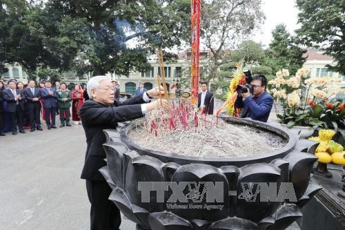 KPV-Generalseketär besucht die Parteileitung, Behörden und Bürger der Stadt Hanoi zum Neujahr