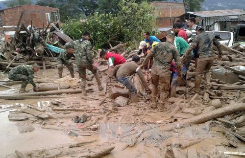 Kolumbien verstärkt die Rettungsarbeit für Opfer des Erdrutschs