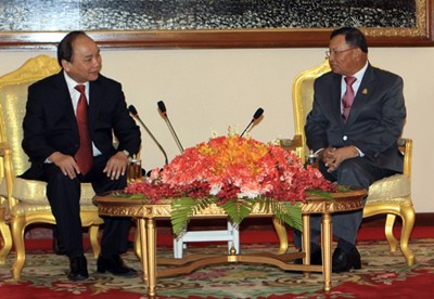 Premierminister Nguyen Xuan Phuc trifft Senatspräsident und Parlamentspräsident Kambodscha