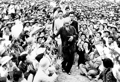 Die Ideologie, Moral und der Stil Ho Chi Minhs haben Grundlagenwert
