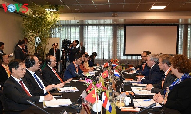 Premierminister Nguyen Xuan Phuc führt Gespräch mit dem niederländischen Premierminister Mark Rutte 