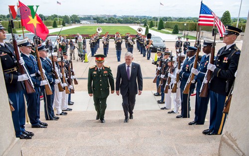 Verteidigungsbeziehungen entsprechend der Partnerschaft zwischen Vietnam und USA verstärken