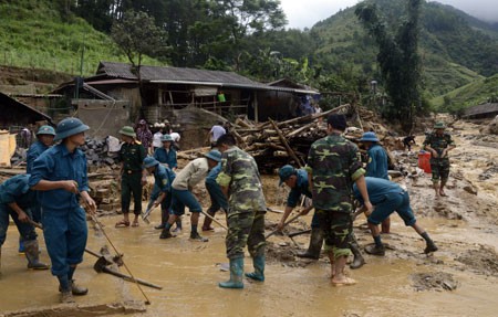 Beseitigung der Folge der Flut in den Bergprovinzen in Nordvietnam