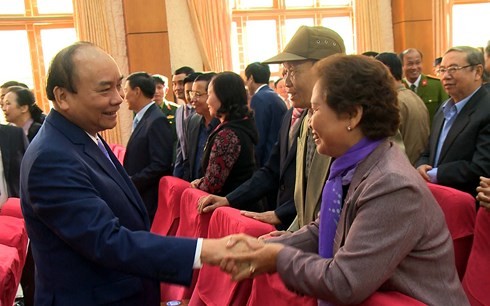  Premierminister Nguyen Xuan Phuc trifft Wähler der Hafenstadt Hai Phong