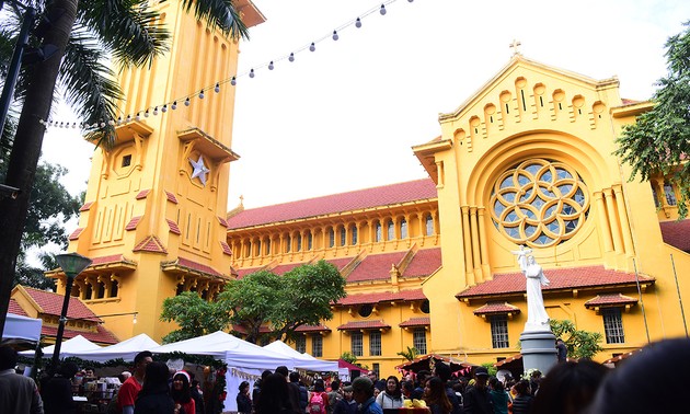 Besuch in den Kirchen in Hanoi in der Weihnachtssaison