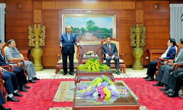 Premierminister Nguyen Xuan Phuc tagt mit Behörden der Provinz Hai Duong