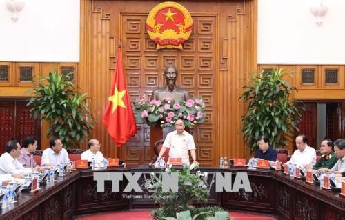 Premierminister Nguyen Xuan Phuc tagt mit Vertretern der Behörde in Binh Thuan