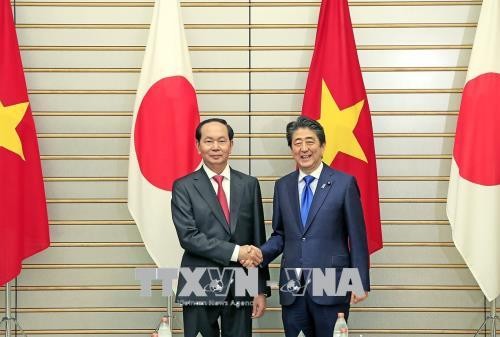 Staatspräsident Tran Dai Quang führt Gespräch mit Premierminister Shinzo Abe