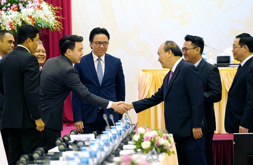 Premierminister Nguyen Xuan Phuc leitet Konferenz über die Förderung der Ein-Tür-Politik in Vietnam 