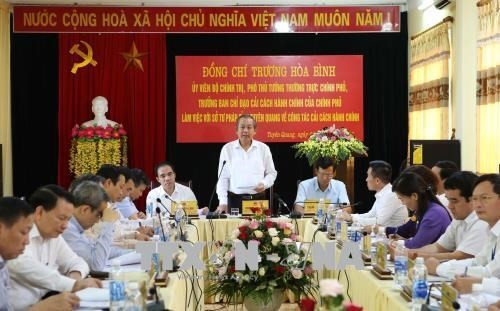 Ständiger Vizepremierminister Truong Hoa Binh tagt mit Vertretern der Behörde in Tuyen Quang