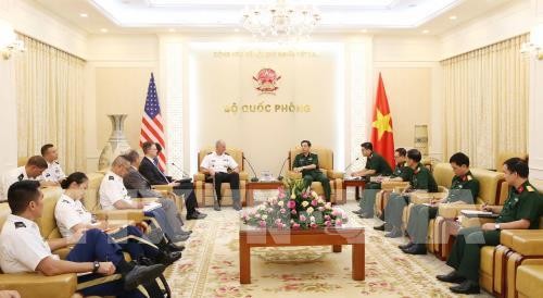 Generaloberst Phan Van Giang empfängt den Befehlshaber des US-Heeres der pazifischen Region