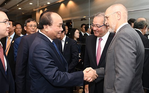 Premierminister Nguyen Xuan Phuc führt Dialog mit führenden US-Investoren