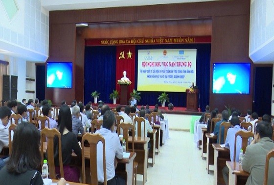 Leiter und Unternehmen in Südzentralvietnam diskutieren über die internationale Eingliederung