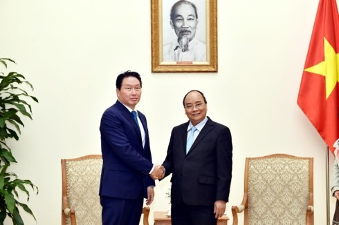 Premierminister Nguyen Xuan Phuc empfängt den Vorsitzenden des südkoreanischen Konzerns SK Group