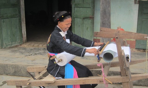 Das traditionelle Weben der Cao Lan in Khe Nghe