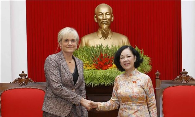 Deutsche Linksfraktion zu Gast in Vietnam