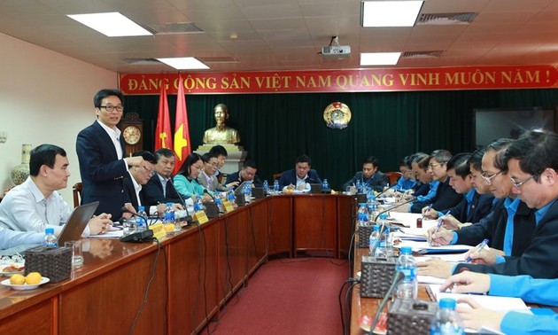 Vizepremierminister Vu Duc Dam tagt mit der vietnamesischen Arbeitsunion