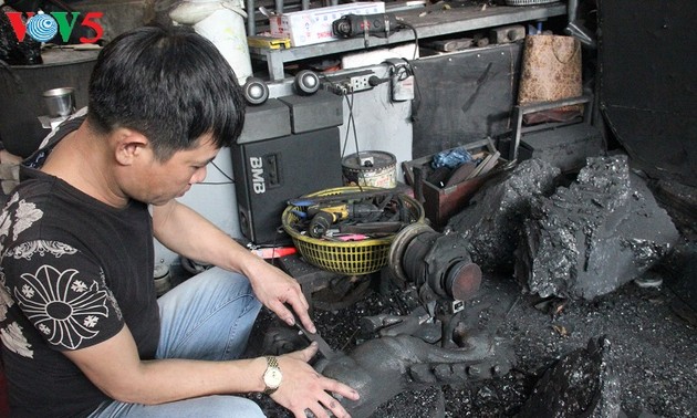 Herstellung von Kohle-Skulpturen – ein einzigartiger Beruf in Quang Ninh