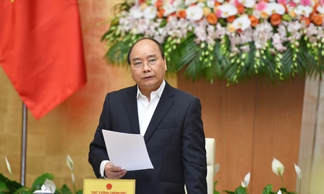 Premierminister Nguyen Xuan Phuc leitet Regierungssitzung im November