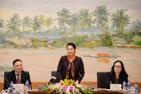 Parlamentspräsidentin Nguyen Thi Kim Ngan trifft junge Unternehmer