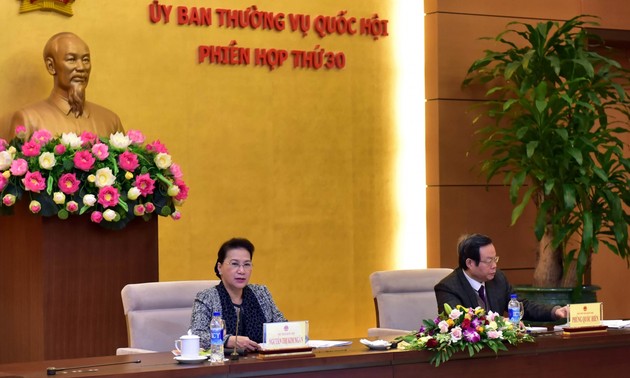 Tagung der Parlamentspräsidentin Nguyen Thi Kim Ngan mit der Leitung des vietnamesischen Erdölkonzerns 