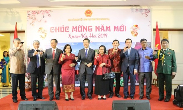 Vietnamesische Gemeinschaft im Ausland begrüßen das Neujahrsfest des Schweins 2019