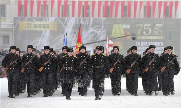 Russland feiert den 75. Jahrestag des Endes der Leningrader Blockade mit Parade