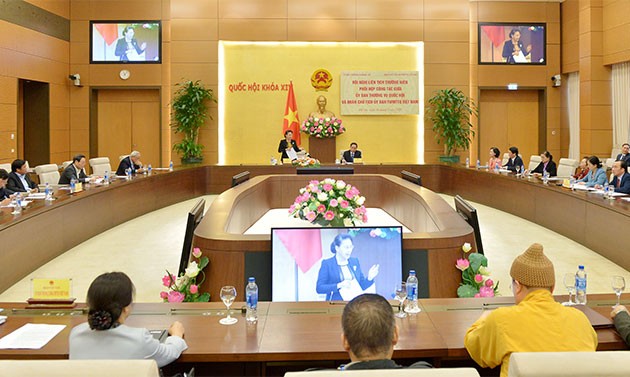 Konferenz des Parlamentsausschusses und Präsidiums der Vaterländischen Front Vietnams