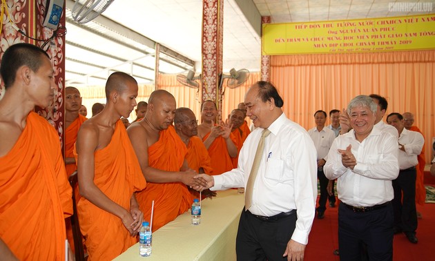 Premierminister Nguyen Xuan Phuc besucht die Buddhismus-Akademie der Khmer