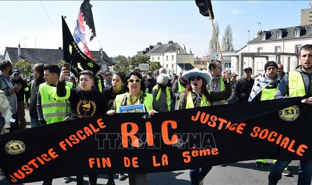 Frankreich: Die Gelbwesten demonstrieren weiterhin in vielen Städten