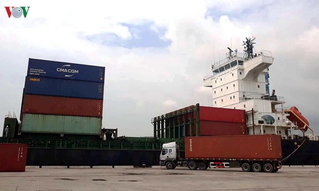 Internationales Containerschiff in Thanh Hoa