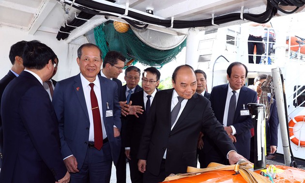 Premierminister Nguyen Xuan Phuc besucht Produktionsmodelle einiger großer Konzerne in Norwegen