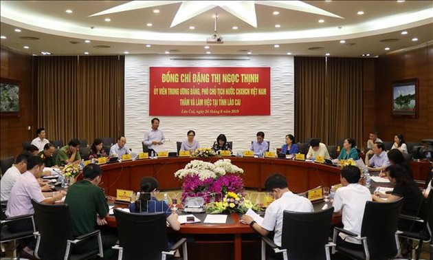 Vizestaatspräsidentin Dang Thi Ngoc Thinh tagt mit der Leitung der Provinz Lao Cai
