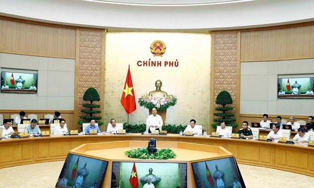 Premierminister Nguyen Xuan Phuc leitet Sondersitzung zur Gesetzgebung im Juli