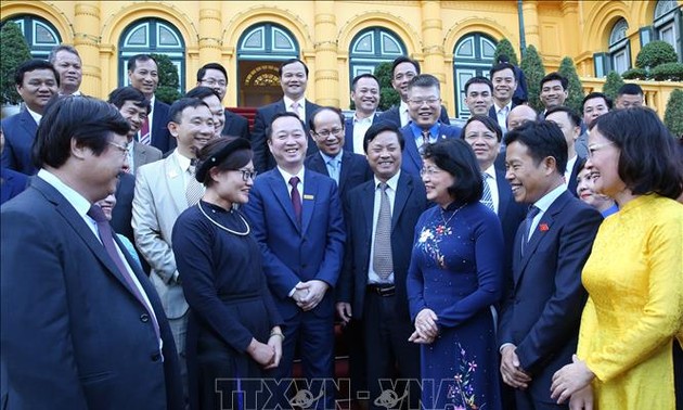 Vizestaatspräsidentin Dang Thi Ngoc Thinh trifft Delegation der Lehrer an Berufsschulen