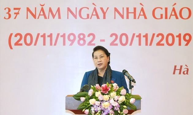 Tag der vietnamesischen Lehrer: Treffen mit Abgeordneten, die Lehrer sind