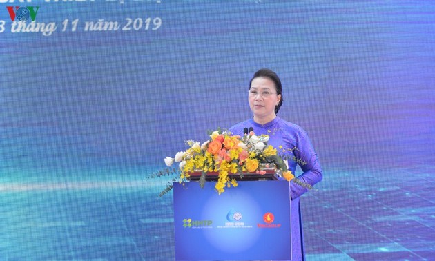 Parlamentspräsidentin Nguyen Thi Kim Ngan besucht Hoa Lac Hi-Tech-Park