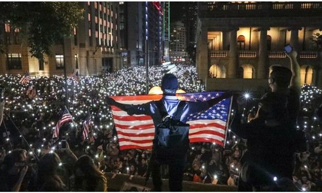 US-Präsident unterzeichnete Gesetzesentwürfe zur Unterstützung der Demonstranten in Hongkong  