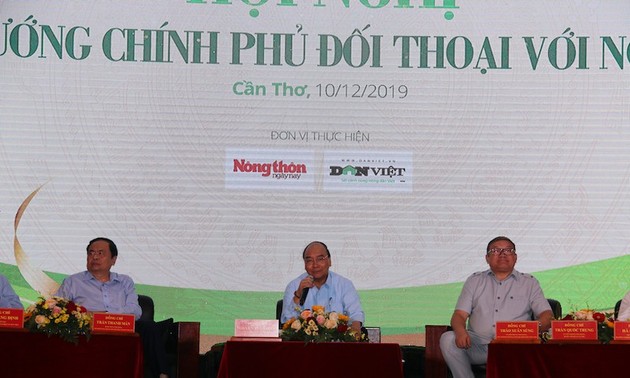 Premierminister Nguyen Xuan Phuc führt Dialog mit Bauern in Can Tho