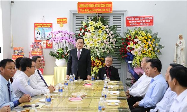 Vorsitzender der Vaterländischen Front Vietnams besucht das Erzbistum in Can Tho