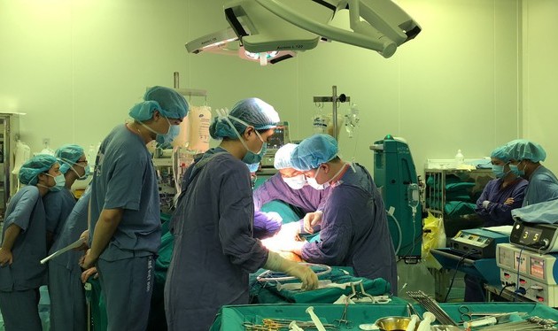 Vietnam führt zum ersten Mal Leber- und Nierentransplantation für einen Patient durch
