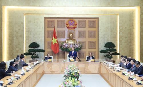 Premierminister Nguyen Xuan Phuc empfängt Vertreter des Verbandes für klein- und mittelständische Unternehmen