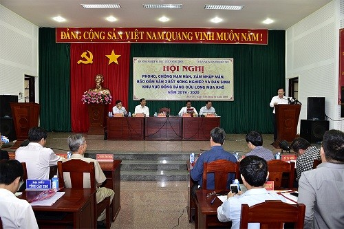Vizepremierminister Trinh Dinh Dung leitet Konferenz zur Bekämpfung der Dürre und Versalzung im Mekong-Delta