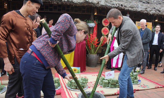 Delegation der Diplomaten entdeckt das vietnamesische Neujahrsfest Tet 2020